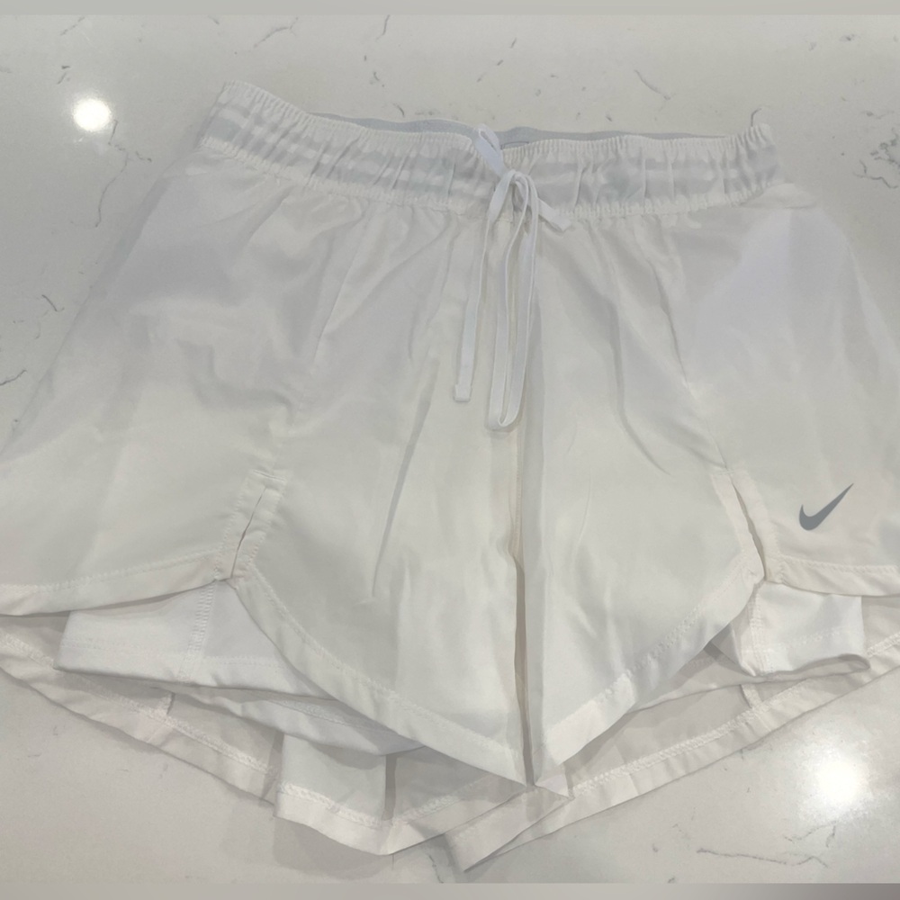Nike shorts never worn size xs but will fit s